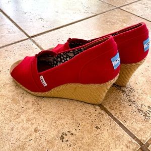 Toms Wedge Sandals red size 7